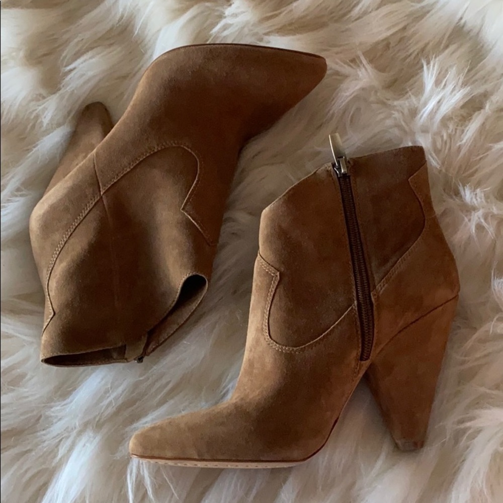 Vince Camuto Movinta booties